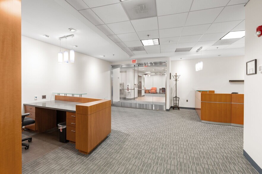 More Photos Of 10 Center St, Stafford Office For Lease