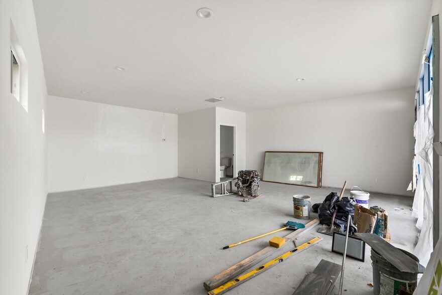 More Photos Of 2329-2335 W Sequoia Ave, Anaheim Storefront Retail Office For Lease