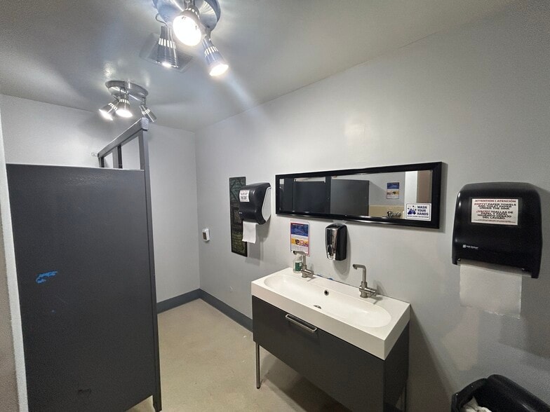 More Photos Of 701 W Broadway, Anaheim Religious Facility For Sale
