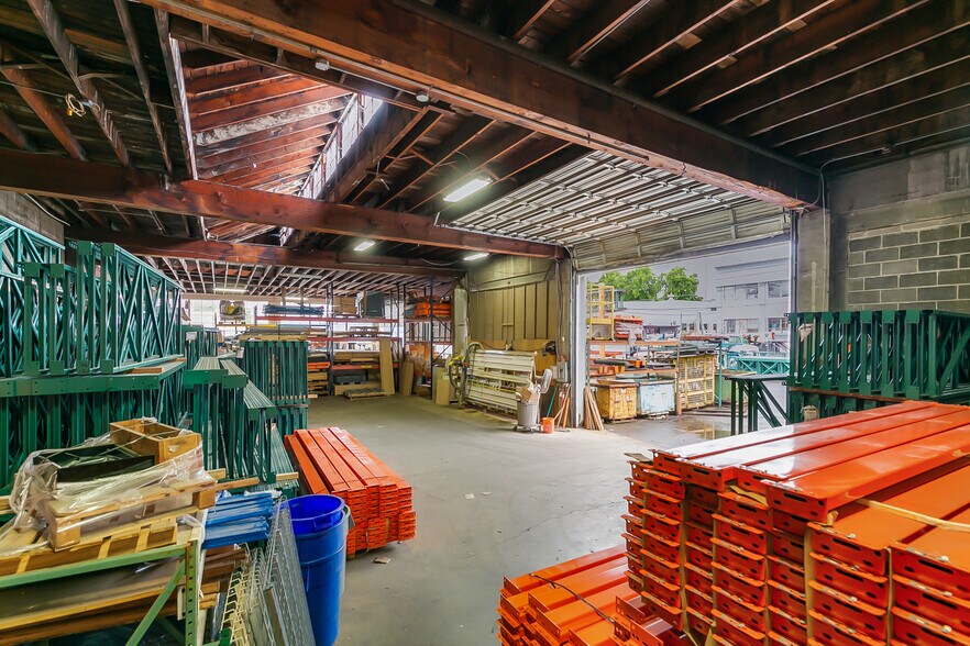 More Photos Of 712 SE 7th Ave, Portland Warehouse For Sale
