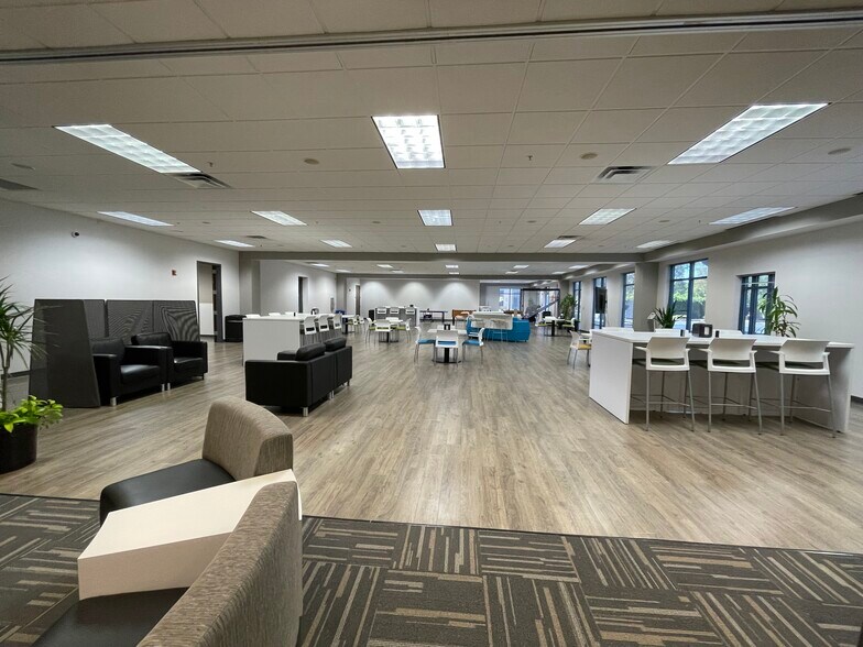 More Photos Of 200 Carillon Pkwy, Saint Petersburg Office For Lease