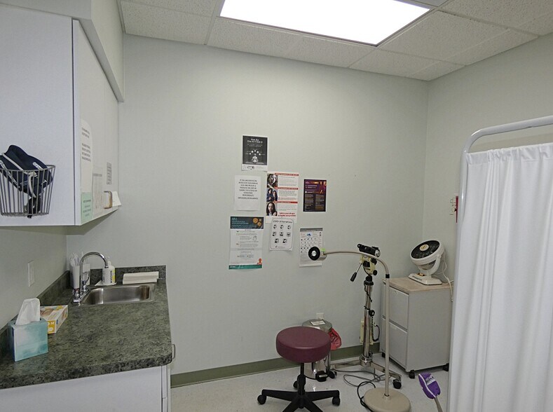 More Photos Of 6934 Elaine Dr, Niagara Falls Office For Sale