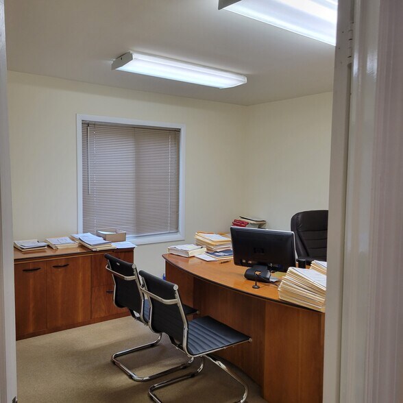 More Photos Of 8990-9002 Fern Park Dr, Burke Medical For Sale