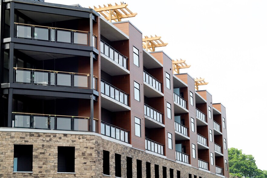 More Photos Of 16 Queen St W, Cambridge Apartments For Lease