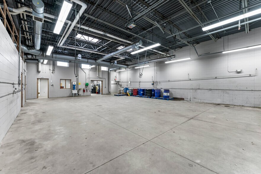 More Photos Of 11180 86th Ave N, Osseo Flex For Sale