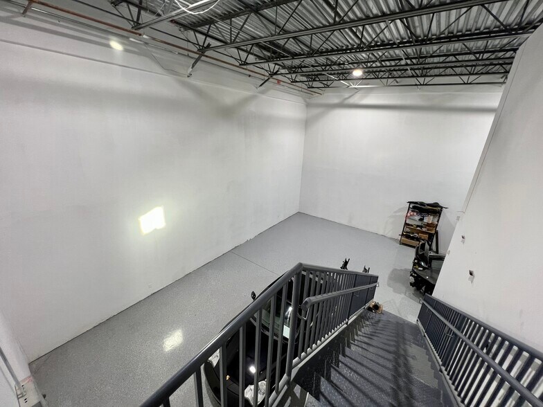 More Photos Of 5401 N Haverhill Rd, West Palm Beach Warehouse For Lease