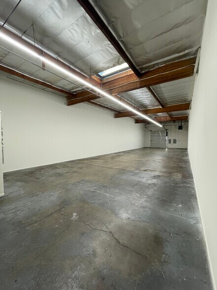 More Photos Of 955-969 N Eckhoff St, Orange Warehouse For Lease