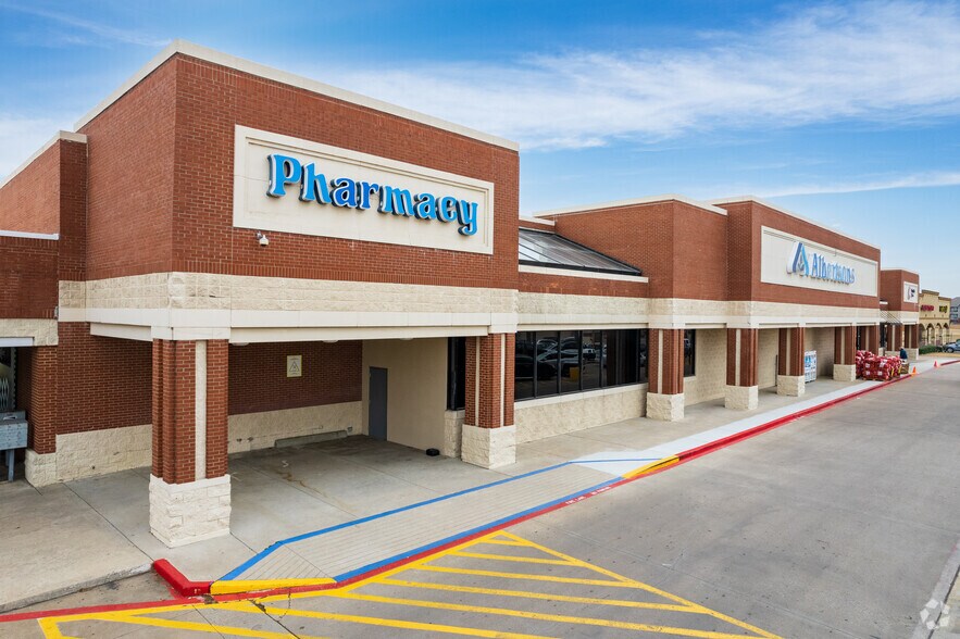 More Photos Of 3515 Sycamore School Rd, Fort Worth Freestanding For Lease