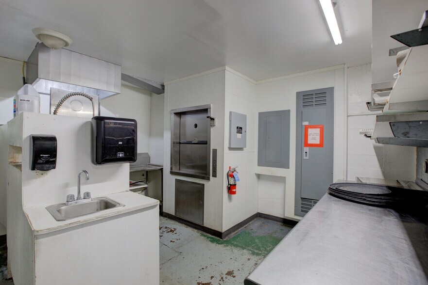 More Photos Of 809 Main Roseburg, Roseburg Lodge Meeting Hall For Sale