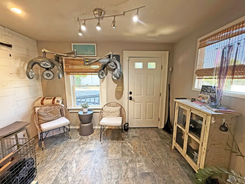 More Photos Of 614 College Ave, Santa Rosa Office For Sale