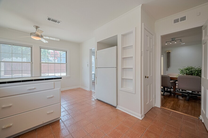 More Photos Of 826 Heights Blvd, Houston Office Residential For Sale