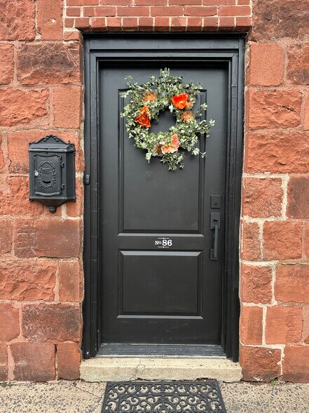 More Photos Of 86 Chestnut St, New Haven Office For Lease