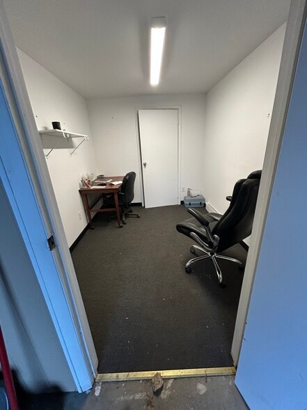 More Photos Of 4 Vatrano Rd, Albany Warehouse For Lease