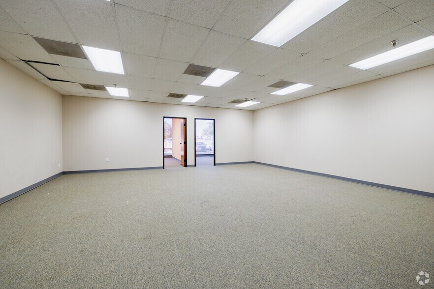 More Photos Of 8700 N Stemmons Fwy, Dallas Office For Sale