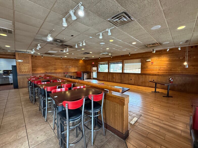 More Photos Of 3939 Morse Crossing, Columbus Restaurant For Lease