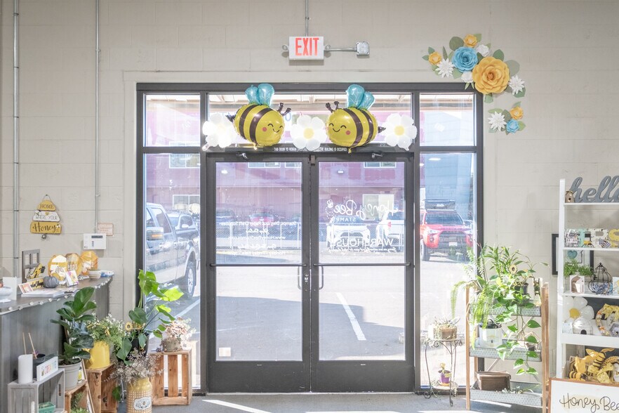 More Photos Of 2175 S Main Rd, Lebanon General Retail For Sale