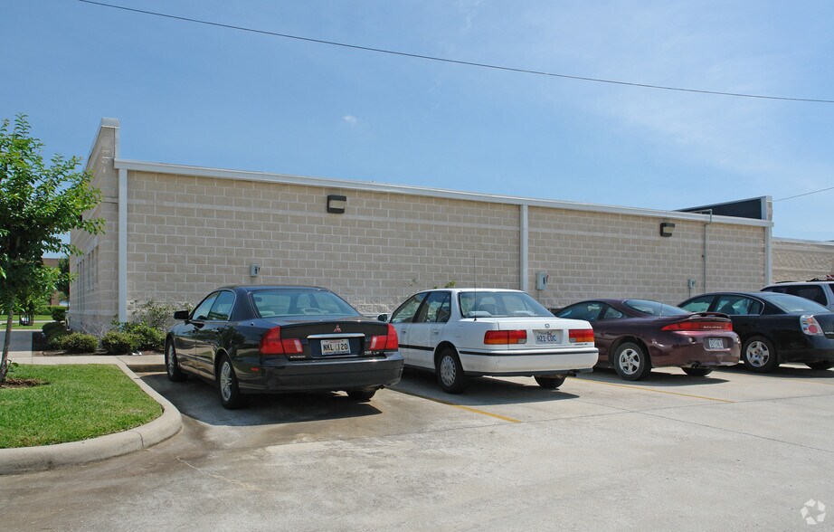 More Photos Of 3095 College St, Beaumont Medical For Sale