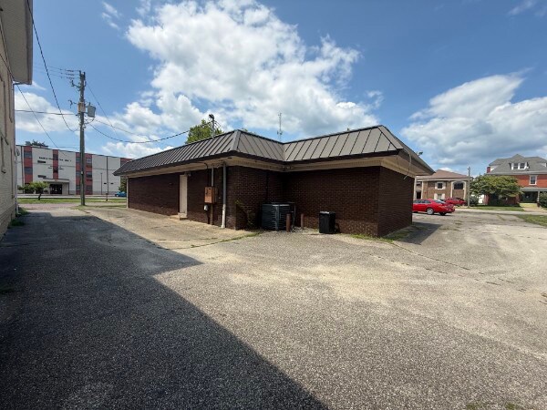 More Photos Of 601 6th Ave, Huntington Office For Sale