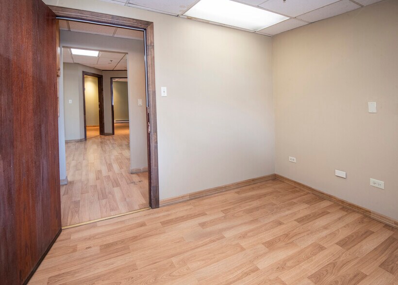 More Photos Of 47 E Beaver Creek Blvd, Avon Hotel For Lease