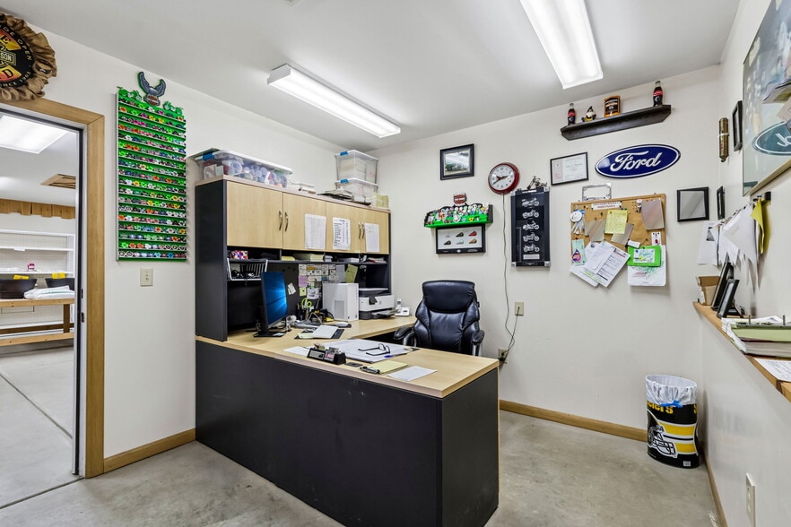 More Photos Of 3220 McCartney Rd, Youngstown General Retail For Sale