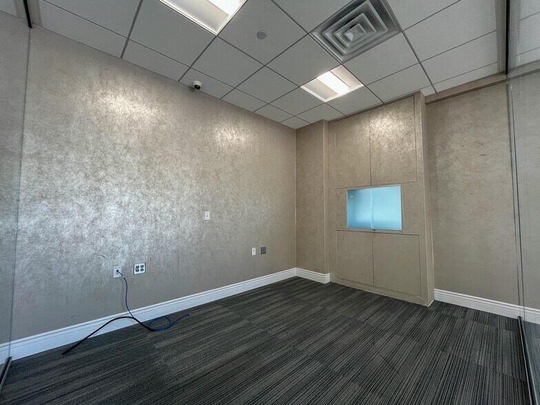 More Photos Of 101 1st Ave SW, Rochester Hotel For Lease