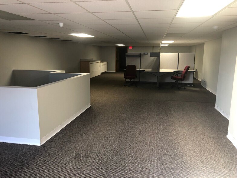 More Photos Of 700 N Peace Rd, Dekalb Light Manufacturing For Sale