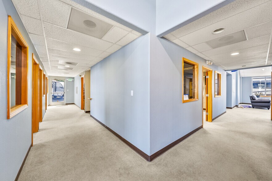 More Photos Of 3976 Crater Lake Ave, Medford Auto Dealership For Lease