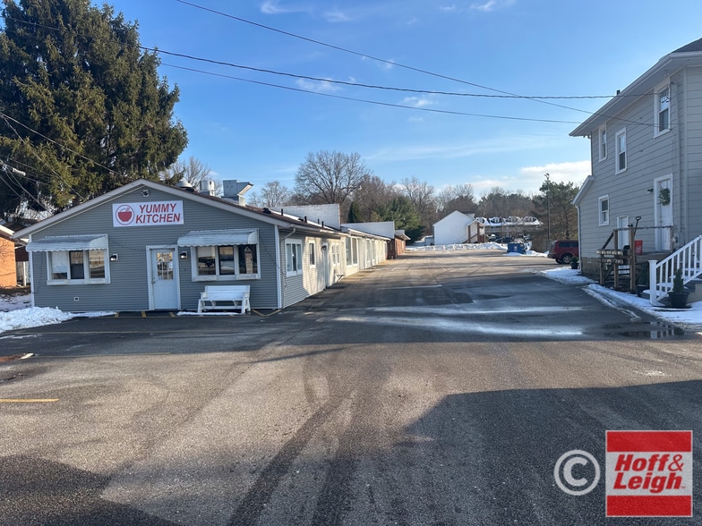 Primary Photo Of 338 Northeast Ave, Tallmadge Office For Lease