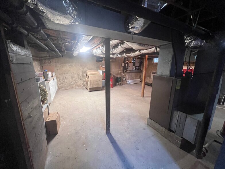 More Photos Of 735 Broad St, Shrewsbury Office Residential For Sale