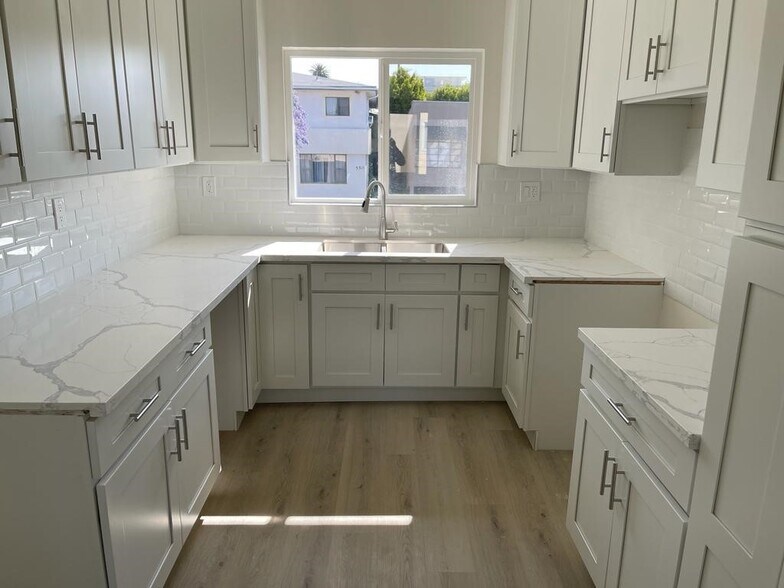 More Photos Of 553 N Flores St, Los Angeles Apartments For Sale