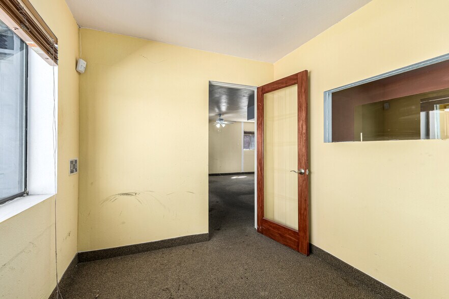 More Photos Of 545 E University Dr, Mesa Office For Sale