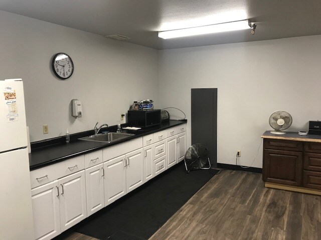 More Photos Of 4200 Industry Dr E, Fife Warehouse For Lease