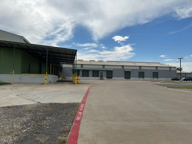 More Photos Of 1714 14th St, Plano Manufacturing For Lease
