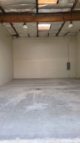 More Photos Of 2555-2557 Soquel Dr, Santa Cruz Warehouse For Sale