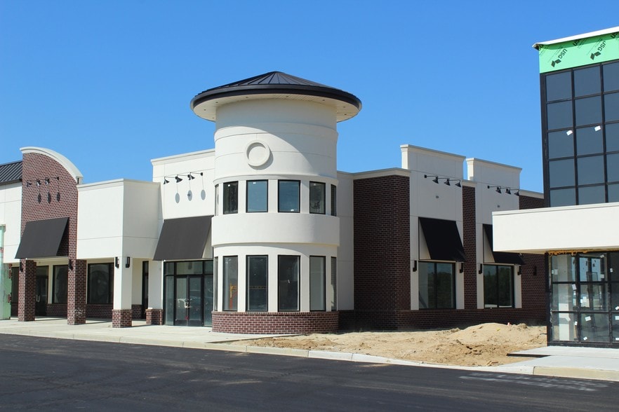 More Photos Of 10 America Ave, Lakewood Freestanding For Lease