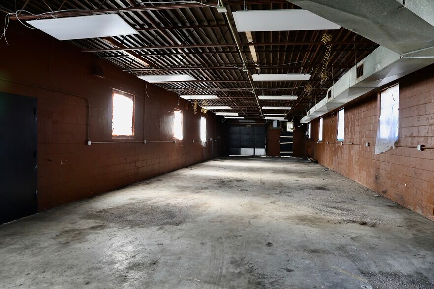 More Photos Of 1058 S Ewing St, Indianapolis Manufacturing For Sale
