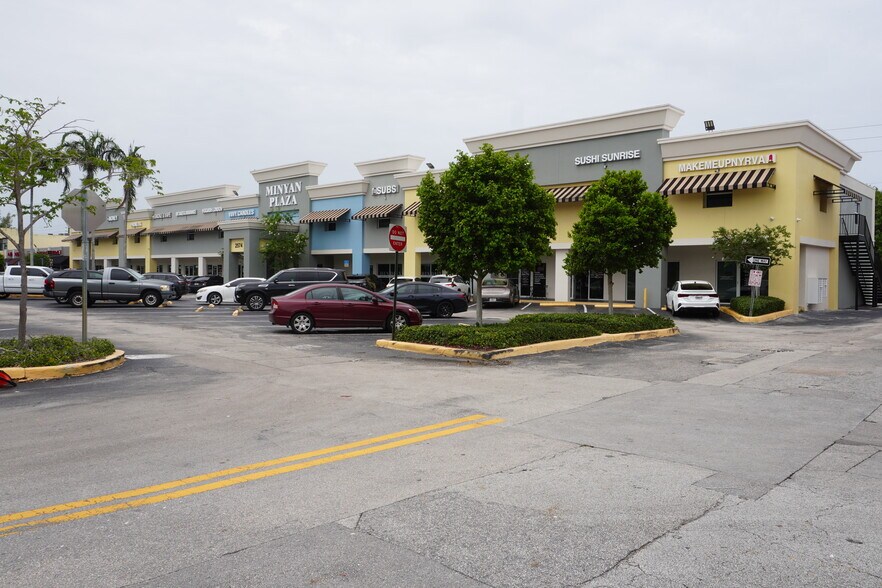 More Photos Of 2520-2650 N University Dr, Sunrise Unknown For Lease