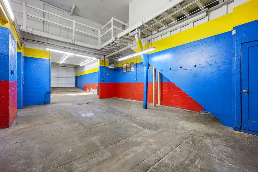 More Photos Of 2800 E Platte Ave, Colorado Springs Auto Repair For Lease
