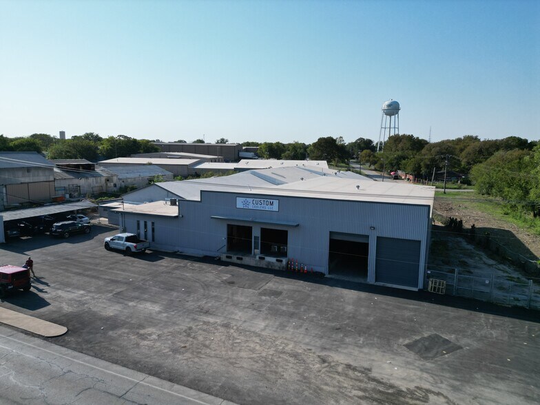 More Photos Of 5609 Azle Ave, Sansom Park Warehouse For Sale