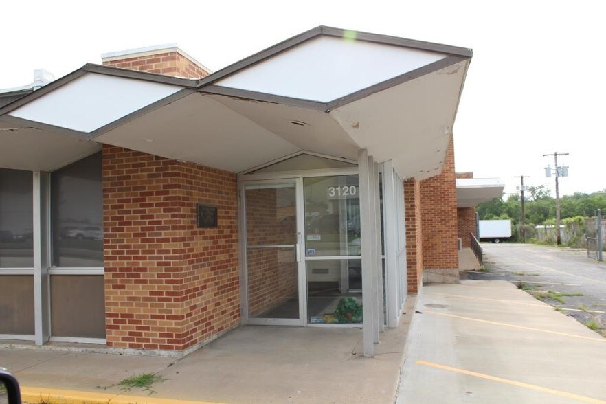 More Photos Of 3120 S Kansas Ave, Topeka Manufacturing For Lease
