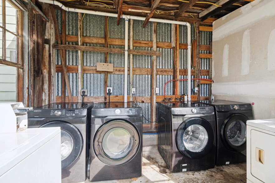 More Photos Of 1572 Magazine St, New Orleans Specialty For Sale