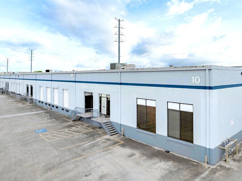 More Photos Of 5810-5922 Business Park, San Antonio Warehouse For Lease