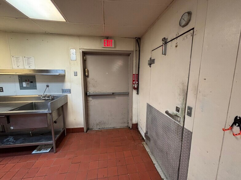 More Photos Of 5312 Old Redwood Hwy, Petaluma Restaurant For Sale