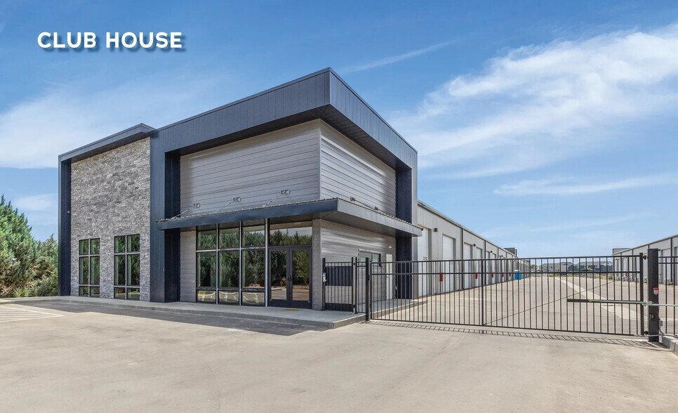 More Photos Of 4751 Ustick Rd, Meridian Self Storage For Lease