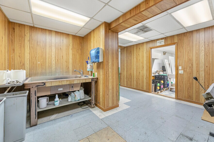 More Photos Of 14924 Beloit Snodes Rd, Beloit Manufacturing For Sale