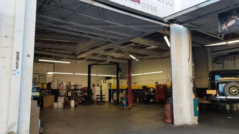 More Photos Of 5569 Reseda Blvd, Tarzana Auto Repair For Lease