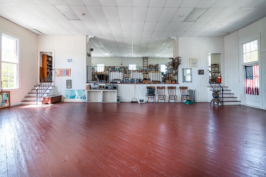 More Photos Of 1081 Main St, Hopkinton Freestanding For Sale