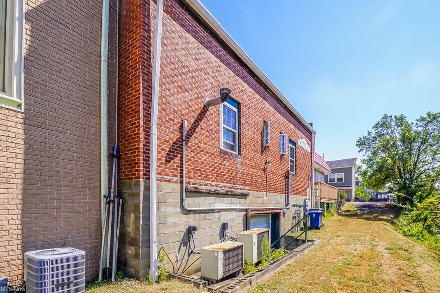 More Photos Of 117 N Canal St, Canal Fulton General Retail For Lease