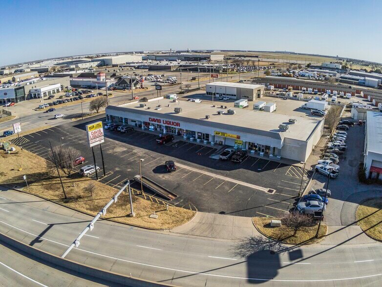 More Photos Of 8909 W Kellogg Dr, Wichita Storefront For Lease