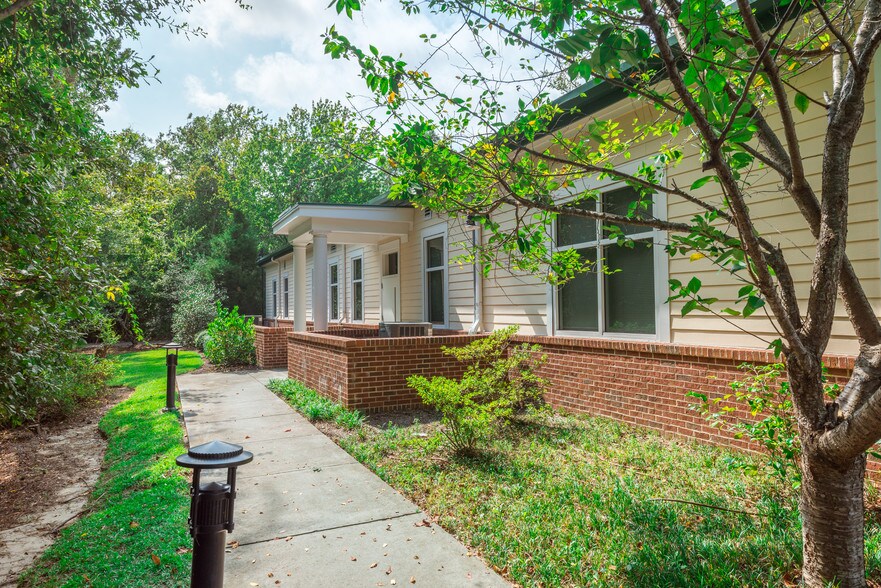 More Photos Of 897 Von Kolnitz Rd, Mount Pleasant Medical For Lease